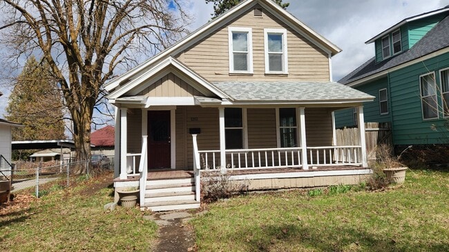 Primary Photo - South Hill Home!! Available Now!