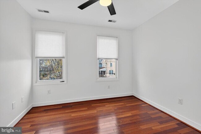 Building Photo - 4822 5th St NW