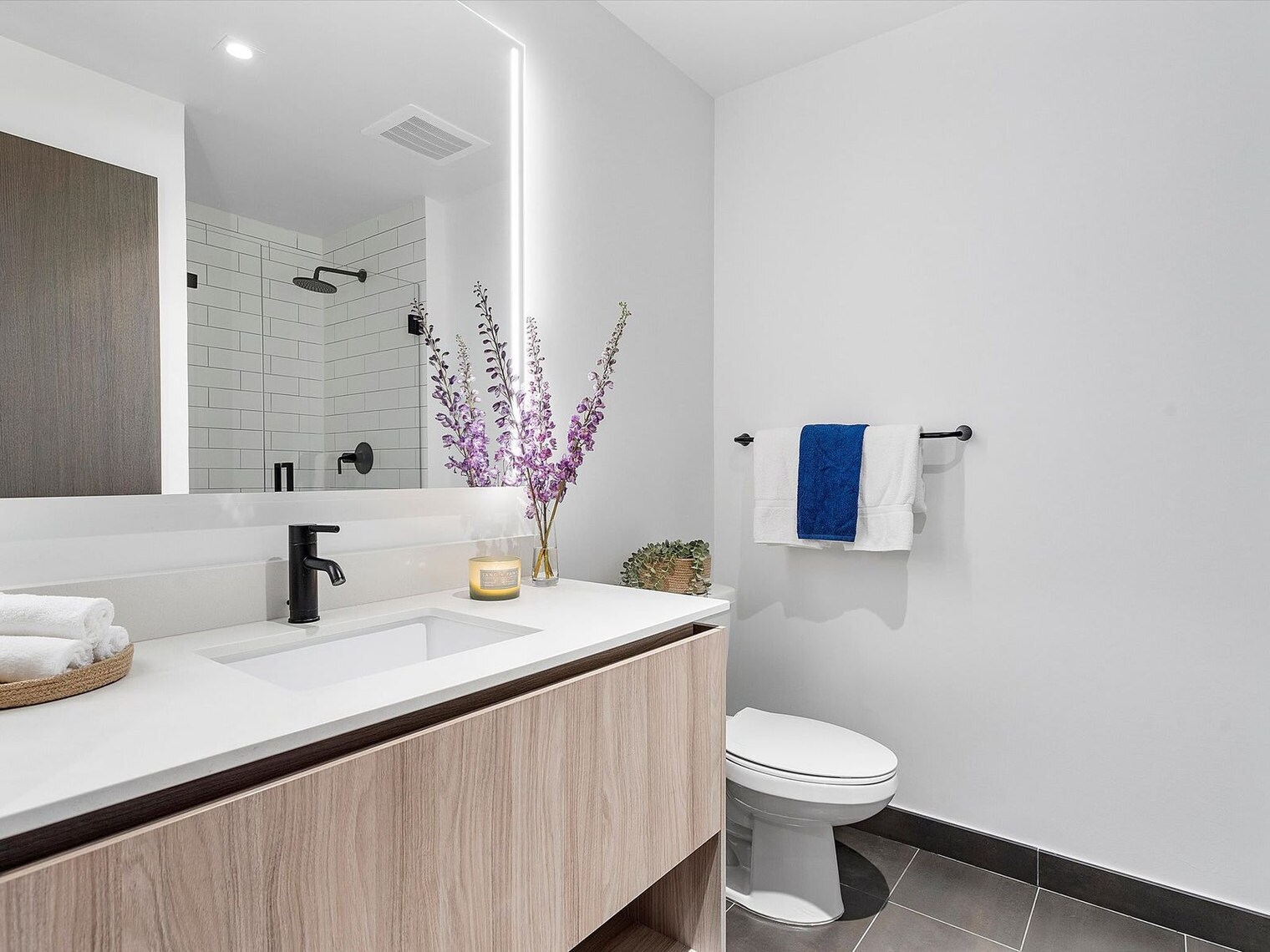 Building Photo - 398 NE 5th St