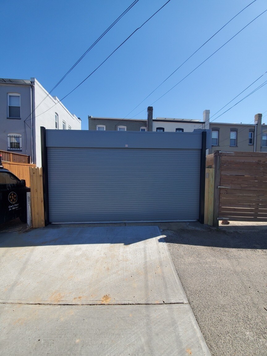 Building Photo - 601 Kenyon St NW