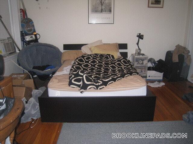 Building Photo - 19 Fairbanks St