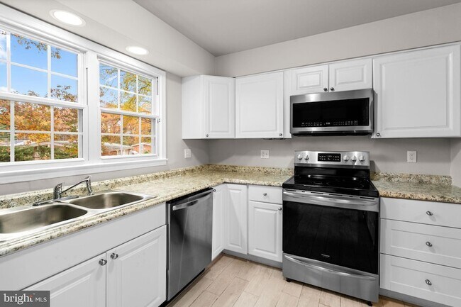 Building Photo - 314 Woodleaf Ct