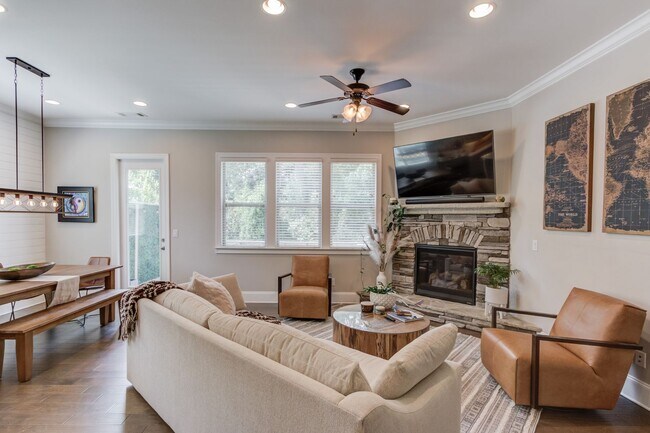 Building Photo - 1450 Edgebrook Ct NE