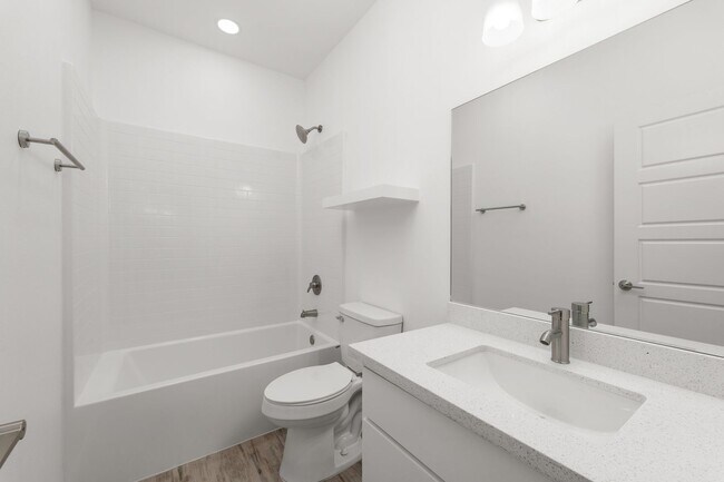 Building Photo - 411 Hinojosa