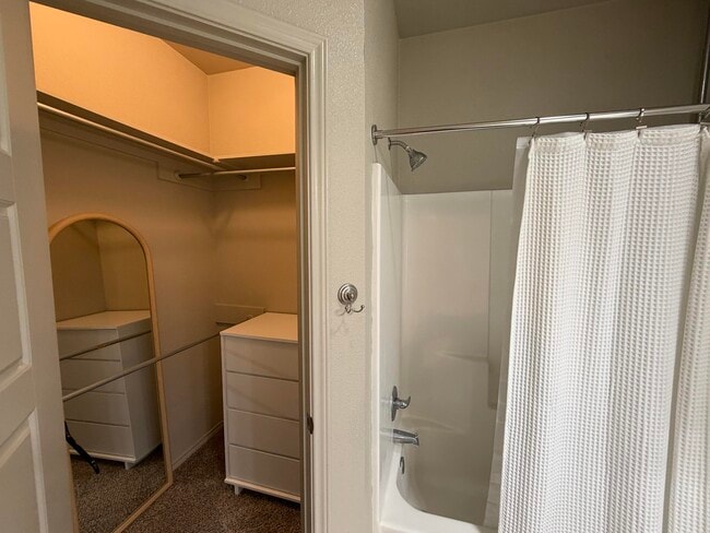 Building Photo - 2111 10th St