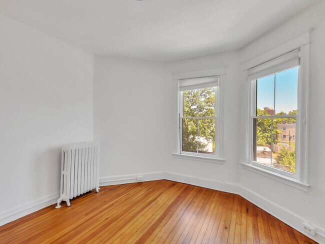Building Photo - 2611 11th St NW