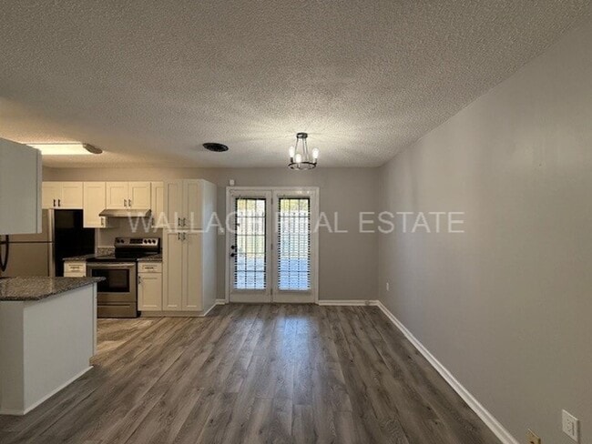 Building Photo - BEAUTIFUL, UPDATED 2 BEDROOM TOWNHOUSE IN PLEASANT TRACE!!