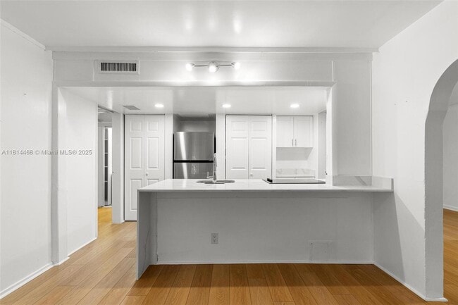 Building Photo - 15007 Coconut Ct