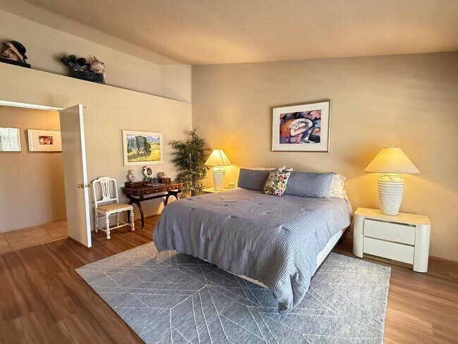 Building Photo - 688 Vista Lago Cir N