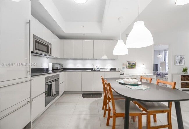 Building Photo - 1010 Brickell Ave