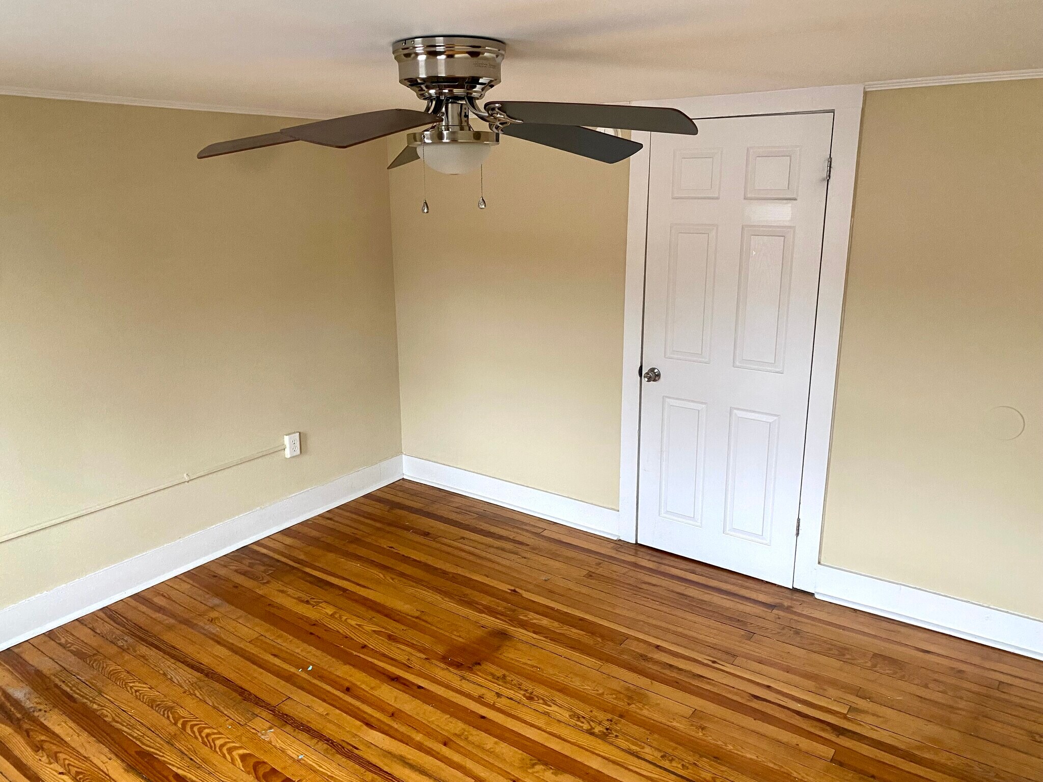 Building Photo - 19 Center St