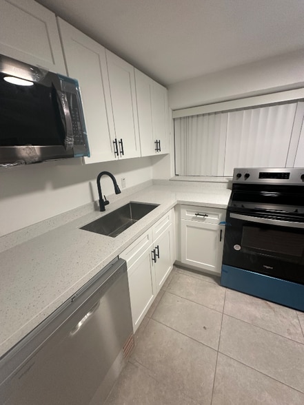 Building Photo - 731 SW 8th Ave