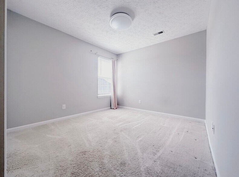 Building Photo - 37571 Tail Feather Dr