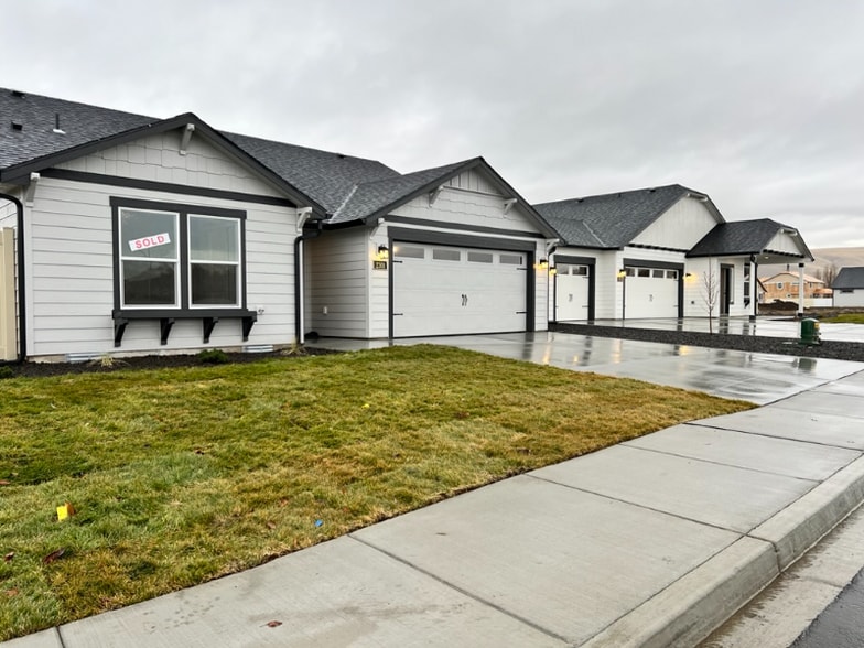 Building Photo - 2301 S 58th Ave