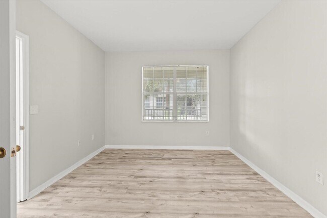 Building Photo - 559 SE Prescott Pl