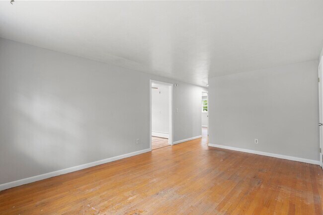 Living room - 16 Norman St