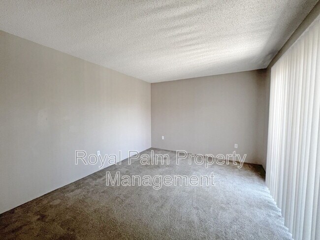 Building Photo - 5241 Cedarbend Dr