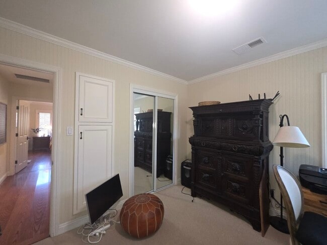 Building Photo - 2264 Grahn Dr
