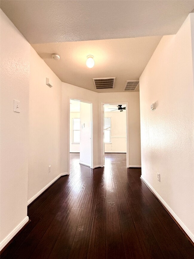 Building Photo - 16127 Cole Bridge Ln