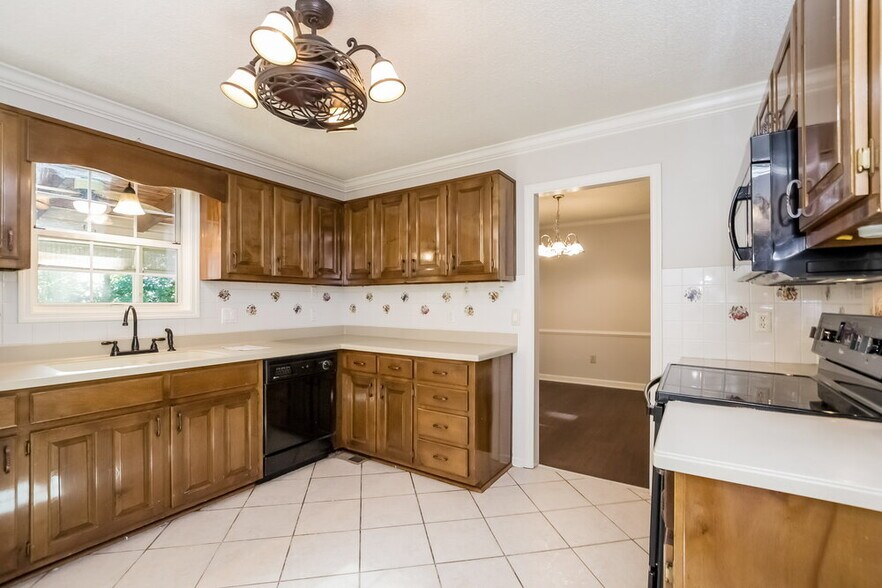 Building Photo - 6858 Creekwood Dr