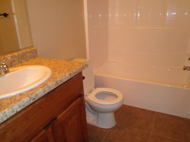 Building Photo - Gorgeous 3 Bedroom Townhome in St. George