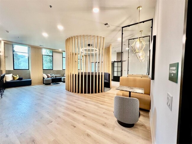 Building Photo - 2500 Longview St