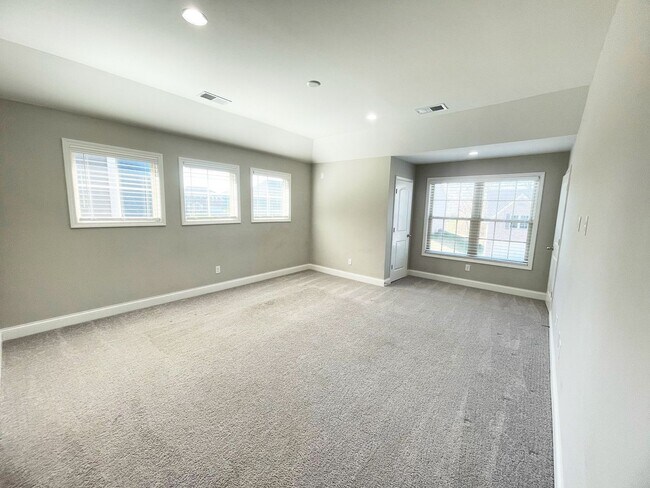 Building Photo - Gorgeous Newer Construction Home!