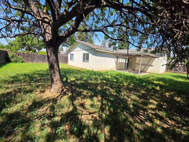 Building Photo - 2211 W Sweet Ct