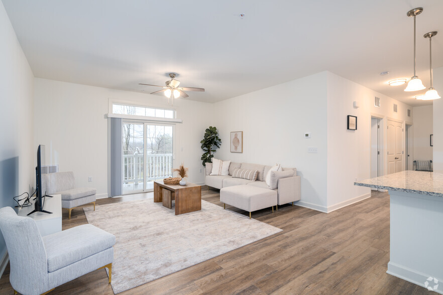 3BR, 2BA - 1,372SF - Living Room - Hadley Place Apartments