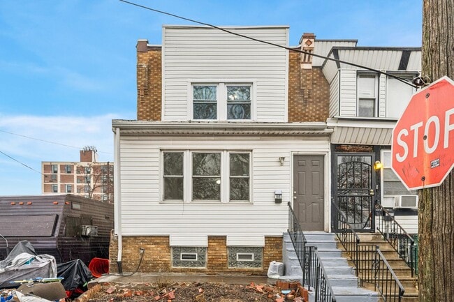 Building Photo - 1003 S 53rd St