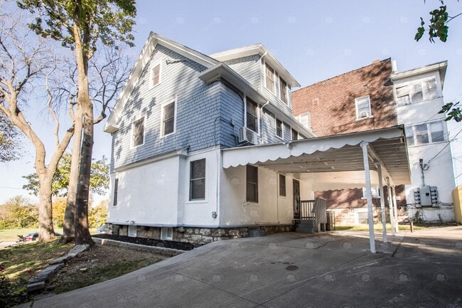 Building Photo - 3-bedroom 3-bathroom w/a loft in historic Pendleton Heights!