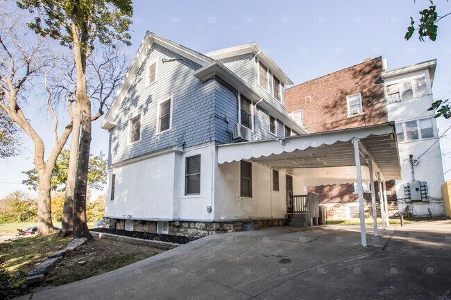 Building Photo - 307 Bellefontaine Ave