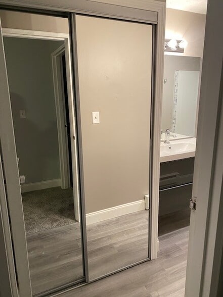 Building Photo - 7 Village Hill Ln