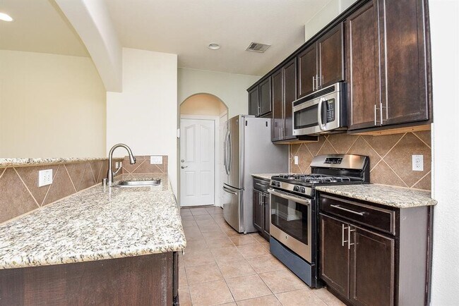 Building Photo - 8908 Clovermist Dr