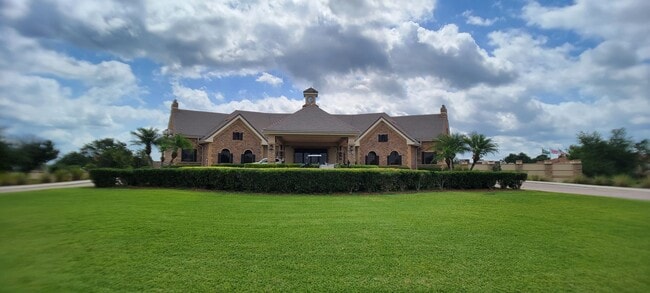 Building Photo - Townhouse in Eagle Creek Gated Community, Lake Nona