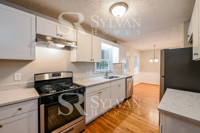 Building Photo - Fall in love with this beautiful 3 bedroom, 2.5 bathroom home