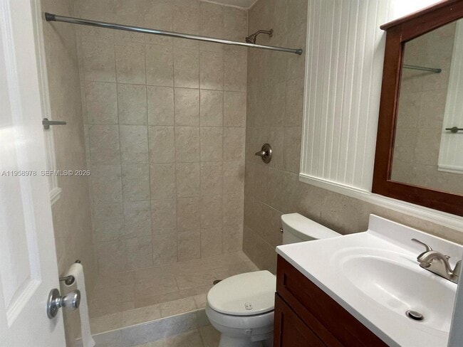 Building Photo - 1021 N Victoria Park Rd