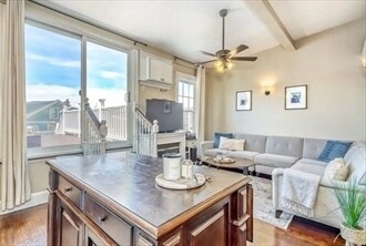 Building Photo - 439 W 4th St