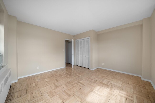 Building Photo - 1450 Palisade Ave