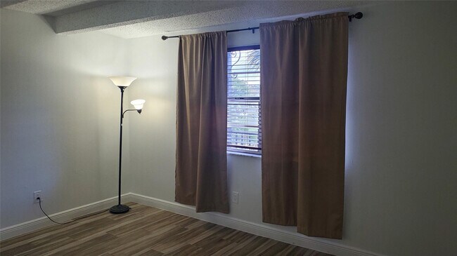 Building Photo - 10110 Boca Entrada Blvd