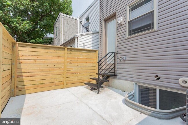 Building Photo - 2130 Fernon St