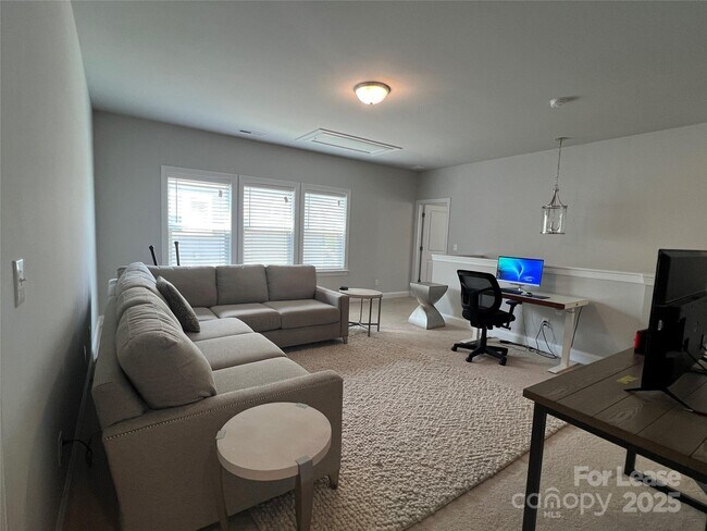 Building Photo - 9735 Briarwick Ln
