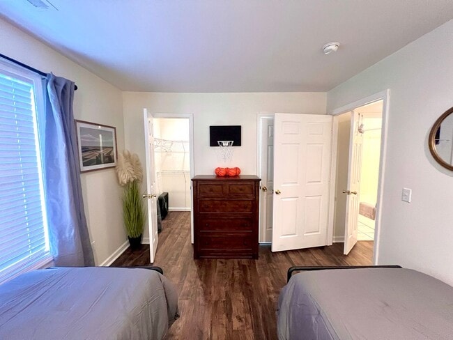 Building Photo - 707 Bagwell Ct