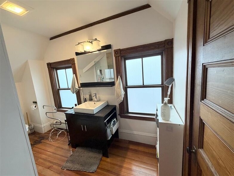 Building Photo - 13 Linden Ave