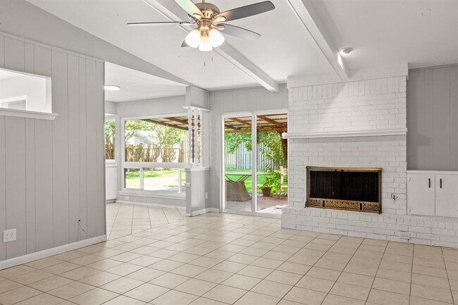Building Photo - 10425 Quail Ridge Dr