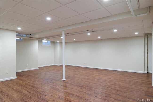 Building Photo - 78 Violet Ave