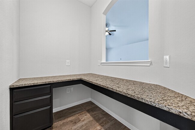 Building Photo - 24603 Royal Pike Dr