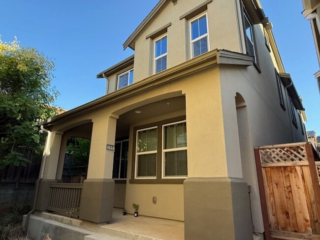 Primary Photo - Beautiful and Modern 4 Bedroom 3 Bath Alma...