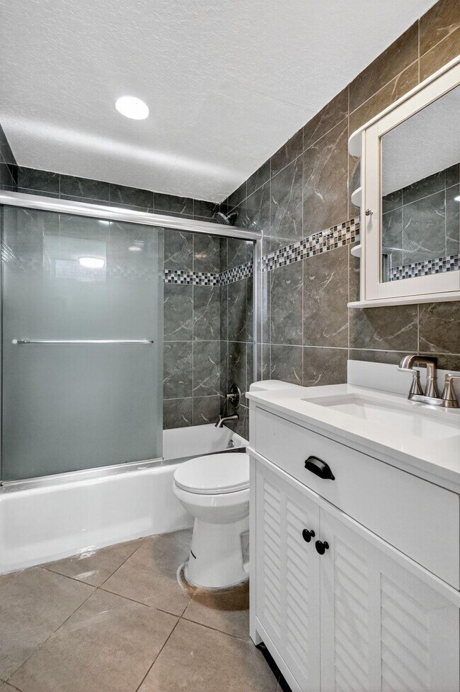 Building Photo - 3801 S Ocean Dr