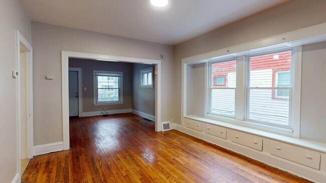 Building Photo - 11302 Parkview Ave